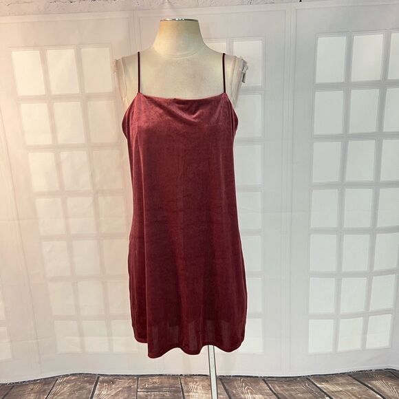 🔥🔥5 for $25🔥🔥 Express burgundy tiny ribbed velvet mini slip dress size medium - Picture 1 of 9